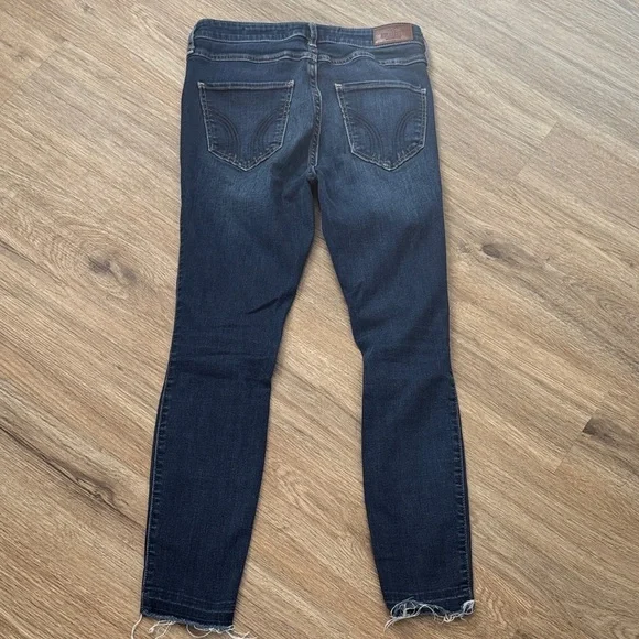 Women's Distressed Hollister Blue Jeans - Picture 5 of 6